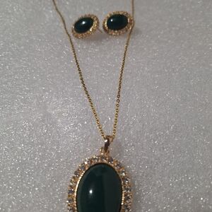 Elegant Gold and Green Jewelry Set
